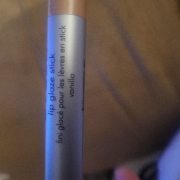 Stila Lip Glaze Stick Vanilla - Picture 4 of 4